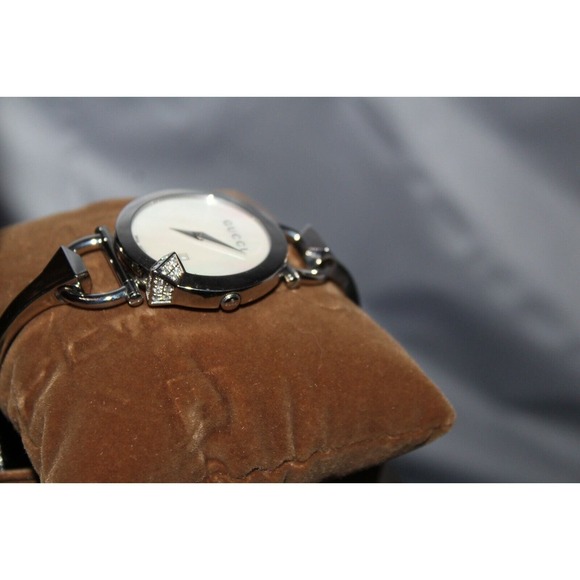 Gucci Chiodo Ladies Diamond Watch With Mother Of Pearl Dial Stainless Quartz - Picture 4 of 12